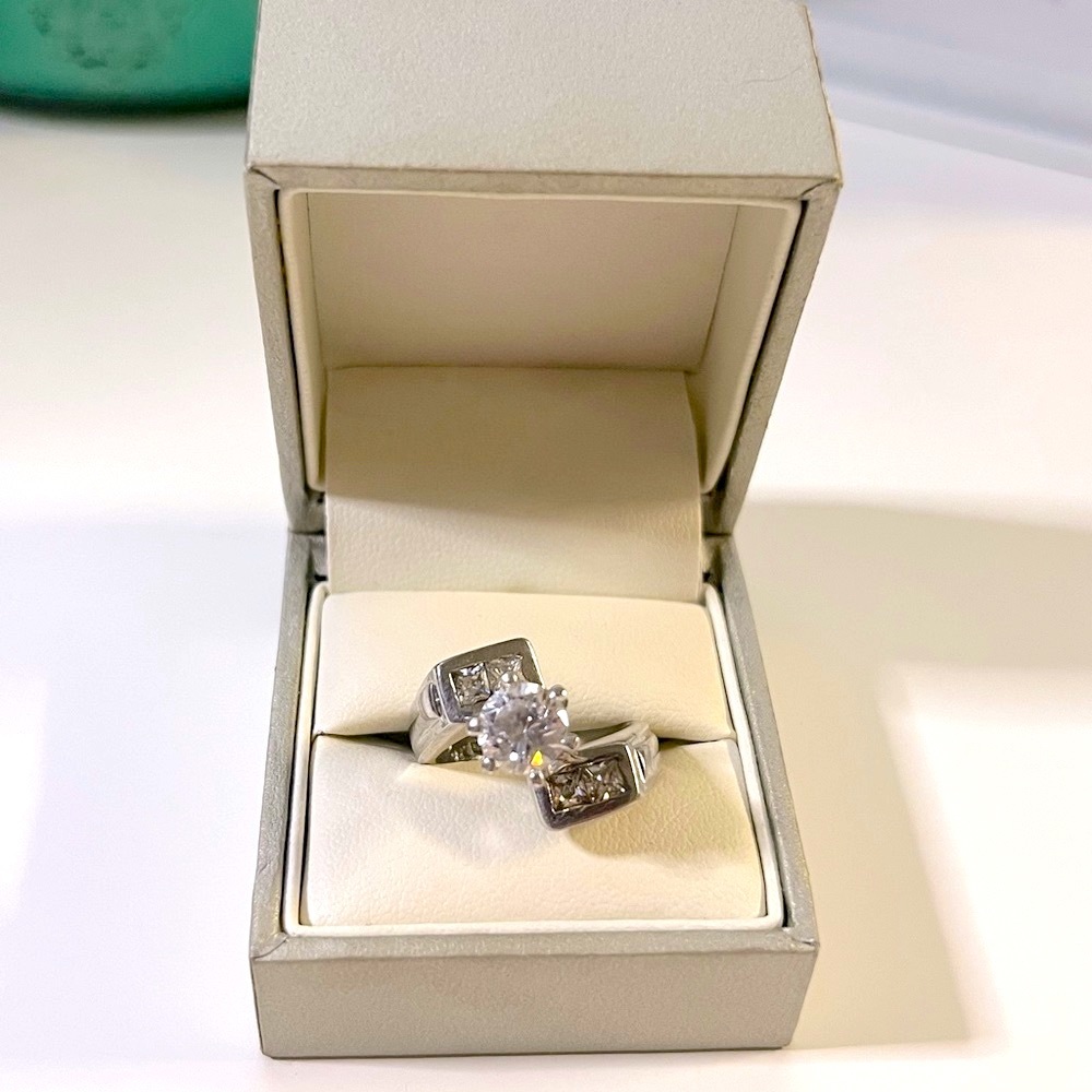 925 Sterling Silver Solitare Bypass Ring